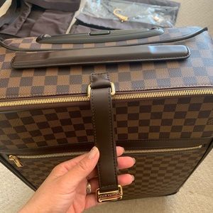 Authentic Louis Vuitton Pegase   55. Only use twice for business trip